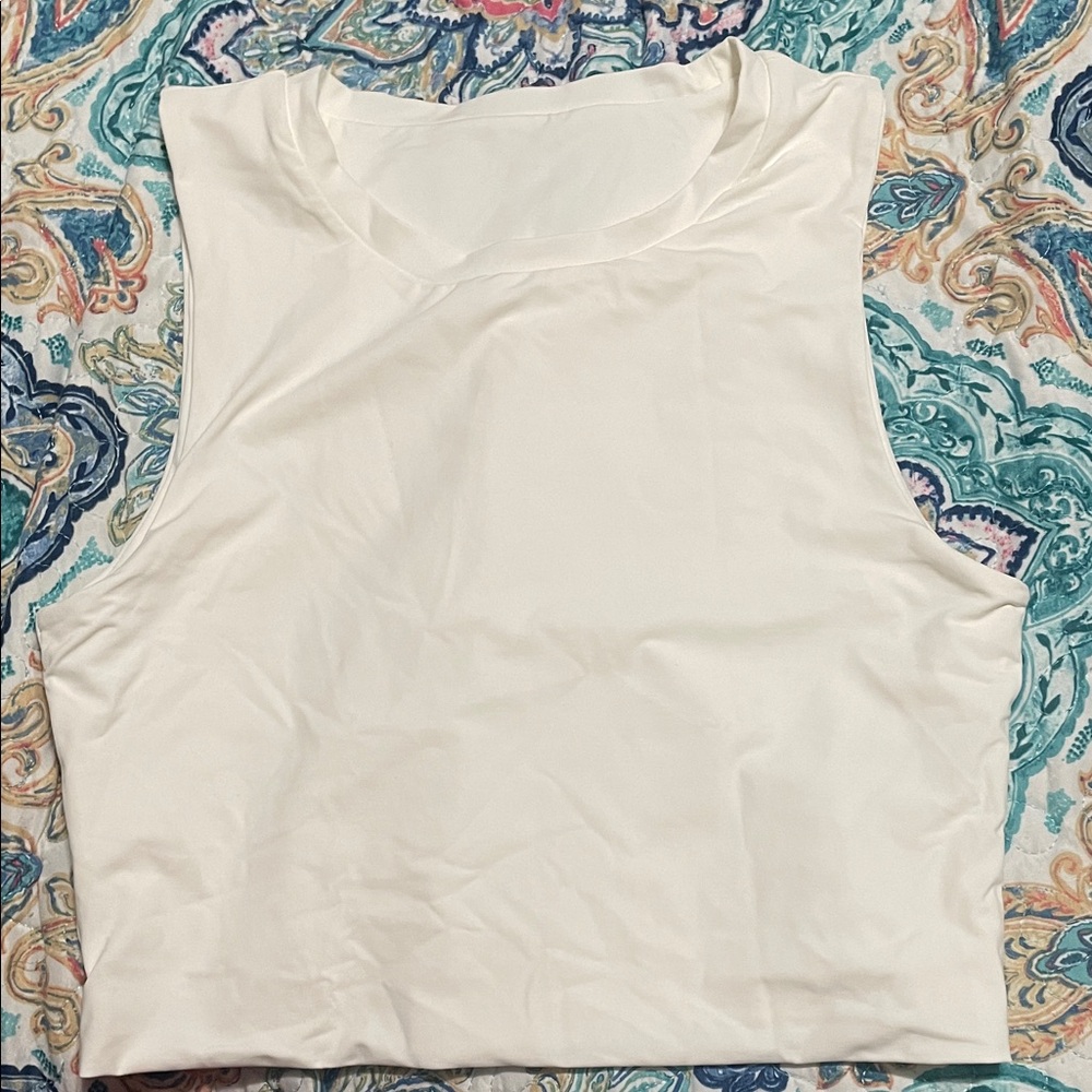 Chic White Sleeveless Muscle Tee